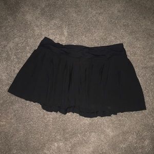 Pleated black lululemon skort